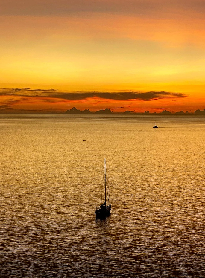 Yacht vor dem kroatischen Abendhimmel