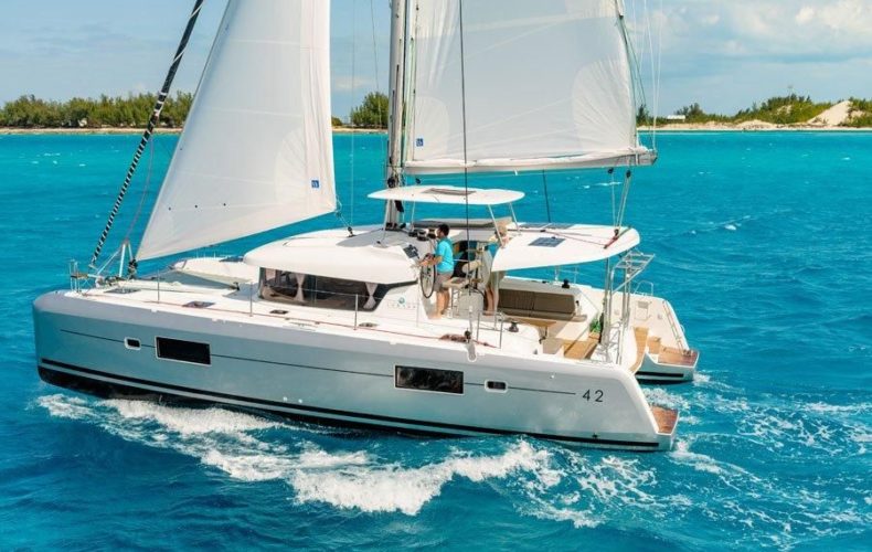 Katamaran Lagoon 42 unter Segeln
